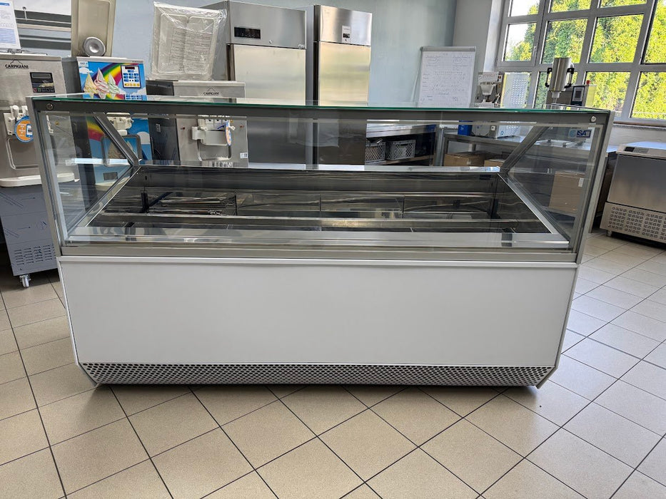 Gebrauchte ISA MILLENNIUM ST 220 Gelato PRO Eisvitrine – Top Zustand (B 220 x T 110 x H 135 cm) - krae - shop.com